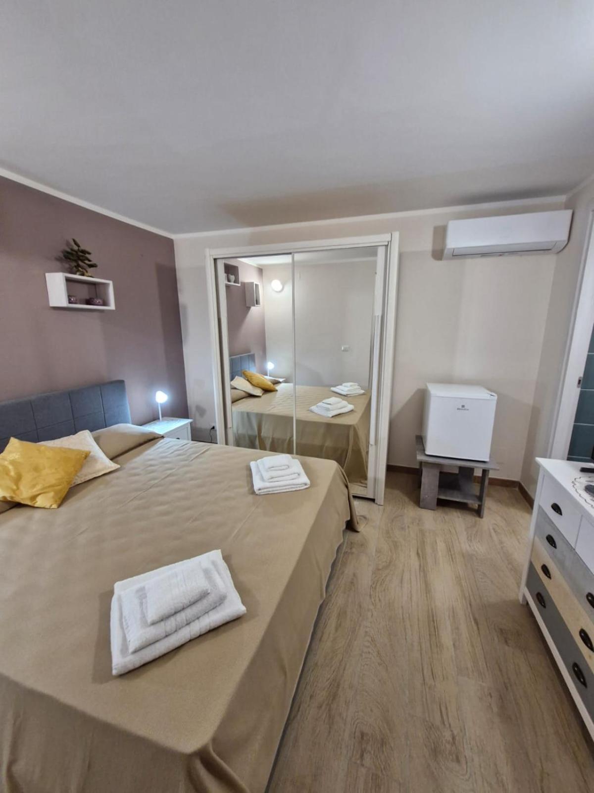 Medea Apartment Сиракуза Екстериор снимка